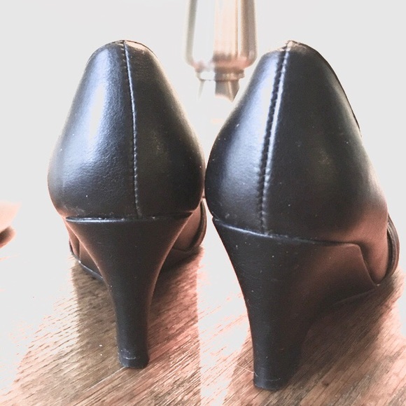 Le Chateau charcoal grey wedge dress shoes - Picture 7 of 9